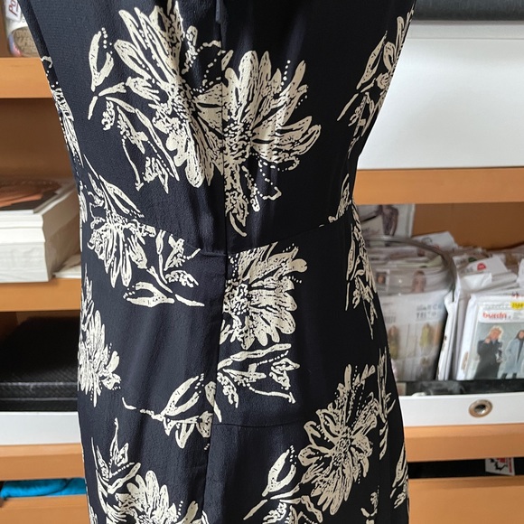 Vintage DKNY Rayon Floral Print Dress in Darkest Navy - Picture 6 of 9